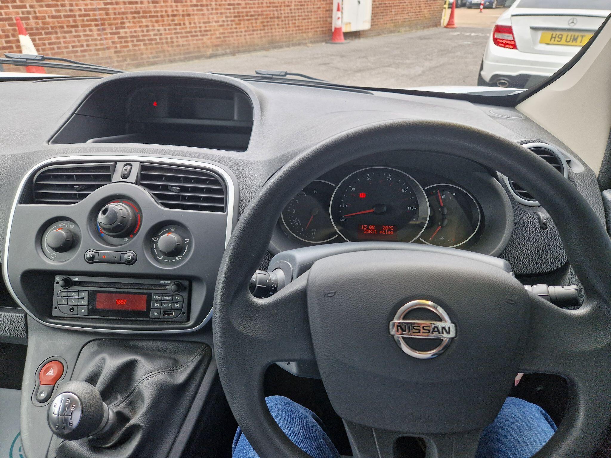 Nissan NV250 image 9